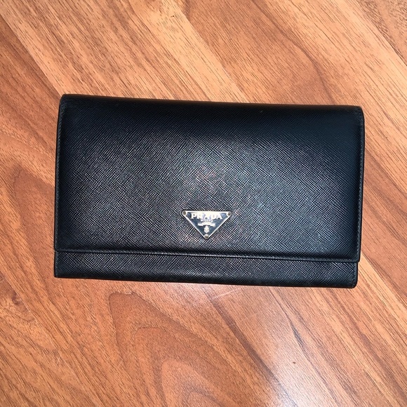 Authentic Prada Large Saffiano Leather Wallet - Picture 1 of 16